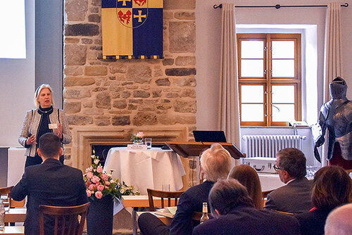 Prof. Sabine Baumann referiert zum Thema "Digitale Produktion" auf der Fachtagung "Digitales Niedersachsen"